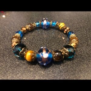 Beautiful blue crystal stretch bracelet